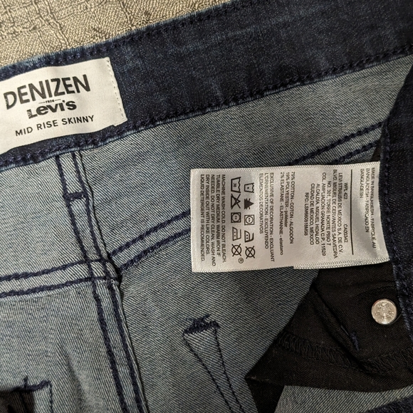 Denizen from Levi's Women's Mid-Rise Skinny Jeans Size 4 - Picture 4 of 5